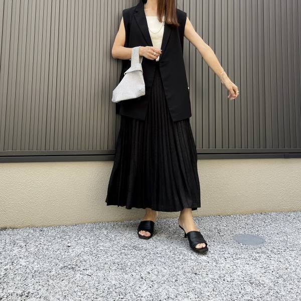 えっ、半額に値下げ！？【Mila Owen】きらめくラメ入り「プリーツスカート」