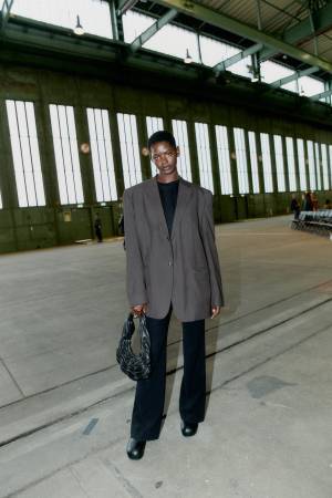ファッションウィークスナップ in ベルリン！ブレザージャケットの着こなしをアップデート