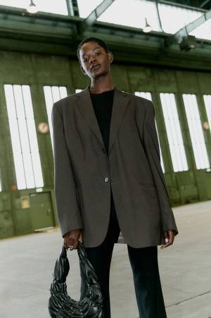 ファッションウィークスナップ in ベルリン！ブレザージャケットの着こなしをアップデート