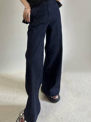 過去イチ盛れる！？【ユニクロ】「新作トラウザージーンズ」がスゴい！！