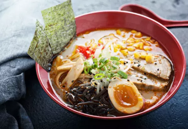 破産寸前の中…老婆に『ラーメン』をご馳走した店員。しかし次の瞬間…⇒店員「えっ…？」”老婆の言葉”で状況一変…！？