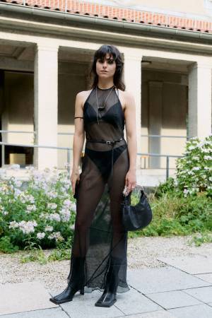 ファッションウィークスナップ 抜け感のあるオールブラックスタイル