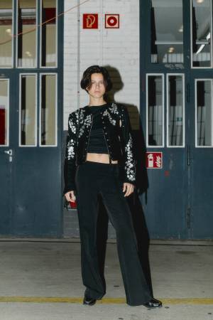 ファッションウィークスナップ 抜け感のあるオールブラックスタイル