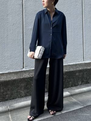 シルエット感動レベル！【ユニクロ】とろツヤ ＆ 華奢見え「サテンブラウス」