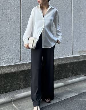 シルエット感動レベル！【ユニクロ】とろツヤ ＆ 華奢見え「サテンブラウス」