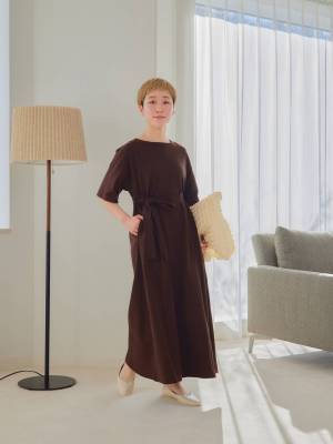 “黒”よりハマりそう♡【グローバルワーク】スッキリ見えも叶える「ブラウンワンピ」