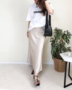 こりゃ最高！！【ユニクロ】光沢感が上品見えする♡「サテンスカート」