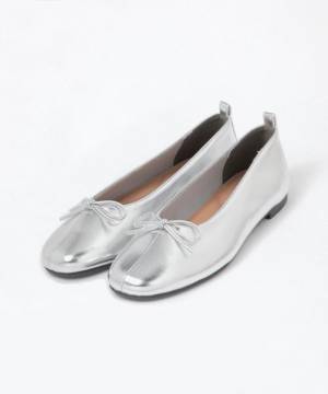 夏は『シルバー』が映える！【グローバルワーク】一足はゲットしたい♡「最旬シューズ」