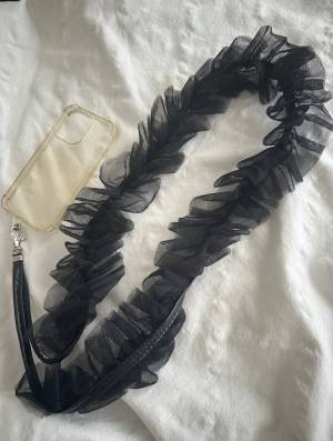 女子力アップ間違いなし！？【WEGO】「チュールスマホショルダー」が可愛すぎる♡