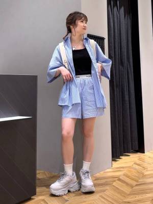 オンオフ愛用決定！ 鮮やか【ブルーシャツ】でクール美人に♡