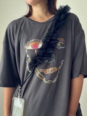 意外と合わせやすい！？【WEGO】「チュールスマホショルダー」がアクセントになる！