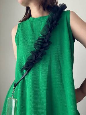 意外と合わせやすい！？【WEGO】「チュールスマホショルダー」がアクセントになる！