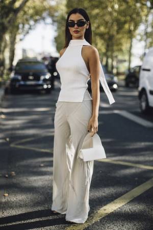 暑い日には柔和な「ニュアンスカラー」で涼しげに！ 【ストリートスナップ】