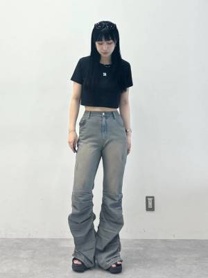 ＜こなれ感たっぷり♡＞大人カジュアルには【ロゴT】が欠かせない！