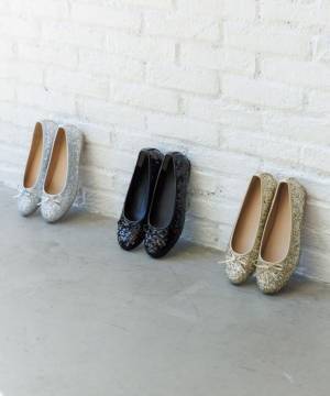 シンプルコーデに映えそう♡ 夏ムード高まる【キラキラアイテム】って？