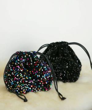 シンプルコーデに映えそう♡ 夏ムード高まる【キラキラアイテム】って？