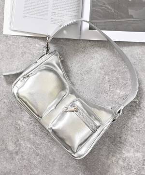 この夏、大注目！【ハニーズ】コーデのアクセントになる♡「シルバーバッグ」