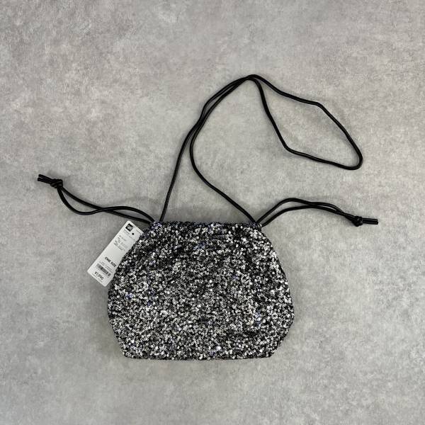 キラキラ感が今っぽ♡【GU】「スパンコールバッグ」コーデ集！