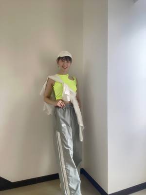 スポーティ ＆ キレイめに着られる！【SHEIN】ネオンカラーの「変形タンク」着回し3選