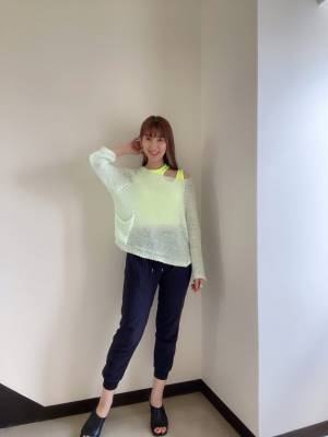 スポーティ ＆ キレイめに着られる！【SHEIN】ネオンカラーの「変形タンク」着回し3選