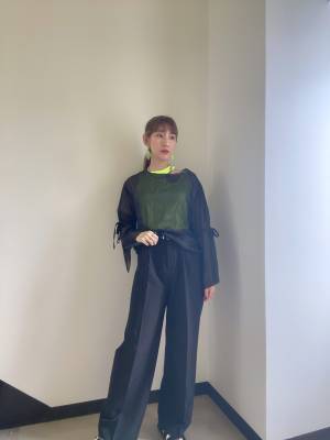 スポーティ ＆ キレイめに着られる！【SHEIN】ネオンカラーの「変形タンク」着回し3選