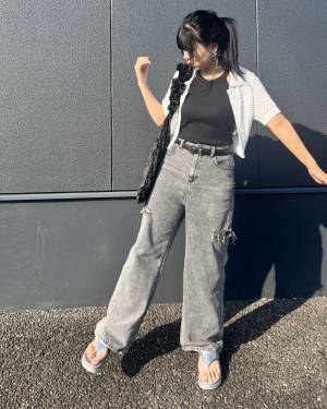 シンプルコーデのアクセントに！【GU】秋先取り♡「ベロアフリルバッグ」