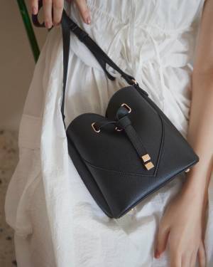 「さりげないハート」にきゅん♡ 【VIS】大人可愛い「旬バッグ」