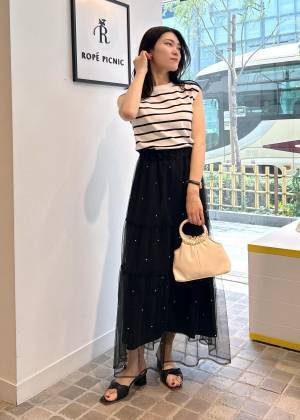 さりげないパールが可愛い♡【ROPÉ PICNIC】華やかに決まる！「チュールスカート」