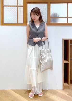 さりげないパールが可愛い♡【ROPÉ PICNIC】華やかに決まる！「チュールスカート」