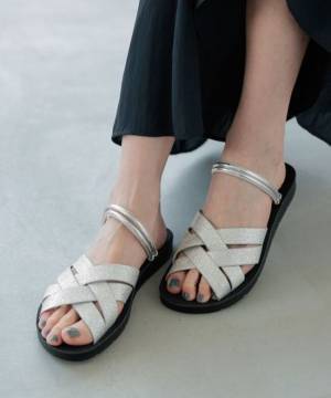 今すぐ【グローバルワーク】で買いたい！ 大人っぽ可愛い♡「旬サンダル」