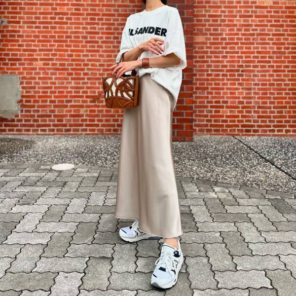 圧倒的ツヤ感！【ユニクロ】穿くだけで大人っぽ♡「サテンスカート」