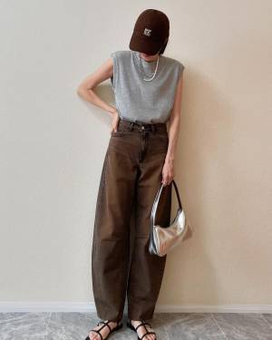 この夏【GU】でゲットしたい！ SNSで話題の「バレルレッグジーンズ」って？