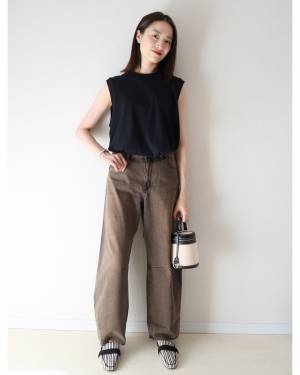 この夏【GU】でゲットしたい！ SNSで話題の「バレルレッグジーンズ」って？