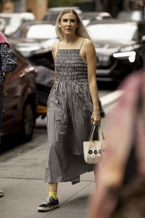 黒ベースで大人可愛く♡ 「チェック柄」で夏コーデが華やぐ！【ストリートスナップ】