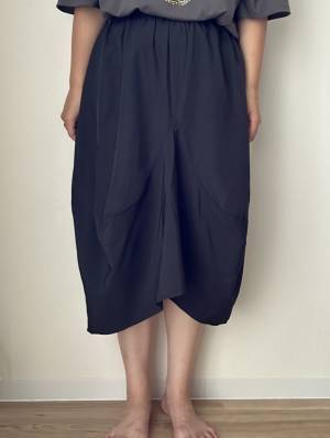 まるでサルエルパンツ！？【SHEIN】コーデの主役になる「デザインスカート」