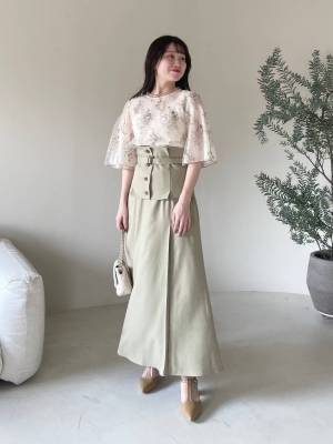 カジュアルもきれいめも◎【レーストップス】で作る「垢抜けコーデ」