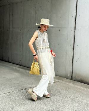 オシャレな人は持っている！？ 旬コーデに欠かせない【メタリックバッグ】