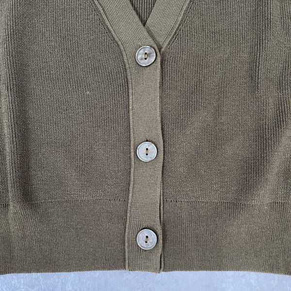 ワゴンで発見！【GU】「秋色クロップドカーデ」が590円！？