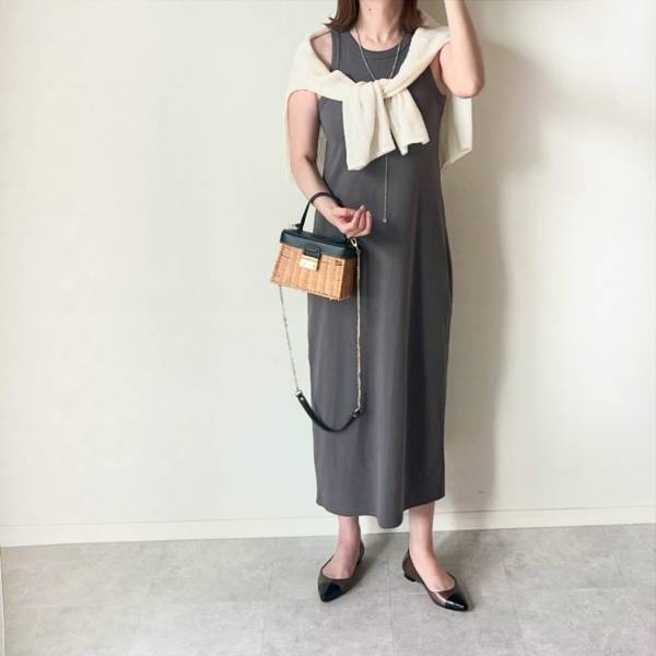 今すぐ近くの【GU】でゲットしたい！ 着回し力高い♡「リブナローワンピ」