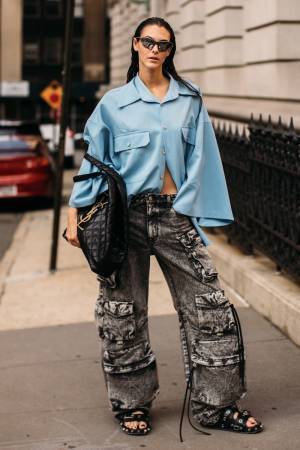 モードに着こなすのが新鮮！ 「カーゴパンツ」で始める初秋ルック【ストリートスナップ】