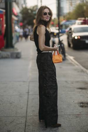 モードに着こなすのが新鮮！ 「カーゴパンツ」で始める初秋ルック【ストリートスナップ】