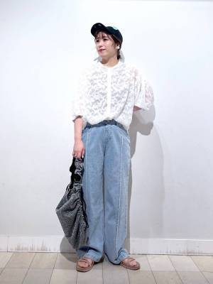 『ボタニカル柄』挑戦するなら【グローバルワーク】に直行！ 大人可愛い♡「上品ブラウス」