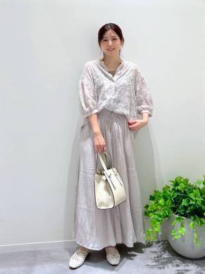 『ボタニカル柄』挑戦するなら【グローバルワーク】に直行！ 大人可愛い♡「上品ブラウス」