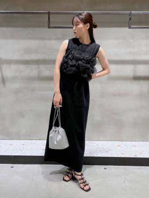 挑戦する価値ありかも！？ きれいめに決まる【大人キャミコーデ】