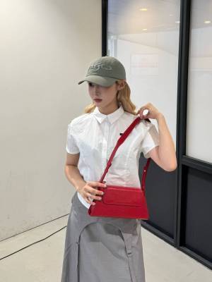 韓国女子に近付けちゃう！？ 今アツいのは【辛口バッグ】