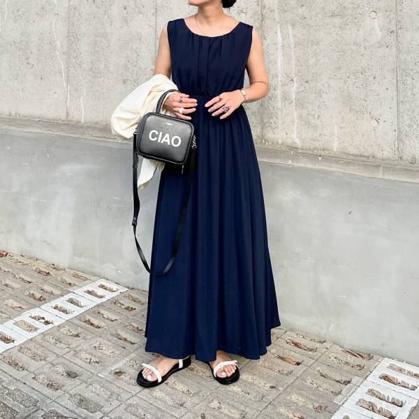 上品さがたまらん♡ 大人っぽ【ネイビーアイテム】が見逃せない！