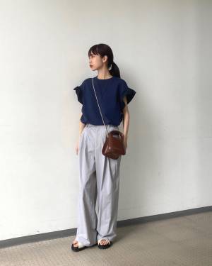 上品さがたまらん♡ 大人っぽ【ネイビーアイテム】が見逃せない！