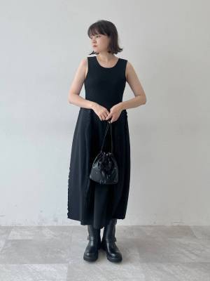 《大人っぽ可愛いが叶う♡》一枚でサマ見えする【ブラックワンピ】って？