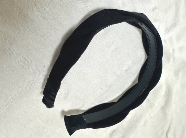 時短でオシャレに！【SHEIN】程よいボリューム感がgoodな「ツイストカチューシャ」