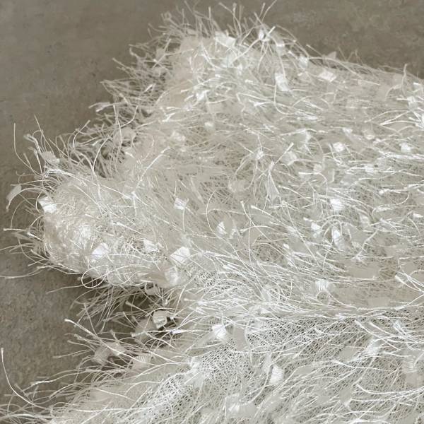 透け感アリ！ 今着られる！【しまむら】シンプルコーデに映える「フリンジファートップス」